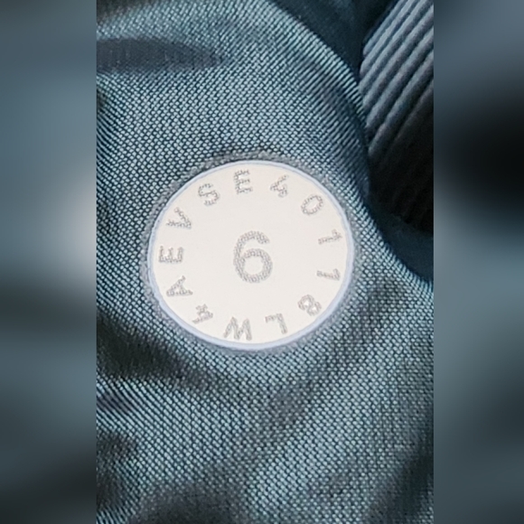 Womens Lululemon NonStop Bomber Reversible Jacket. Dark Green. Size 6. - Picture 3 of 10